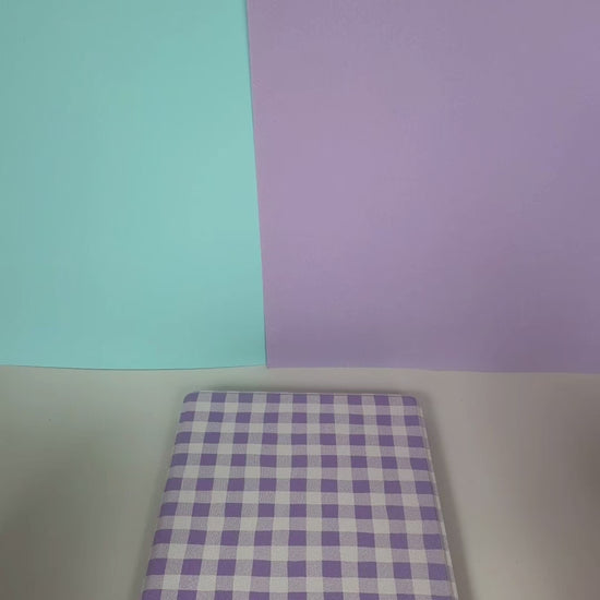 A video showing a kindle case with a detachable magnetic cover